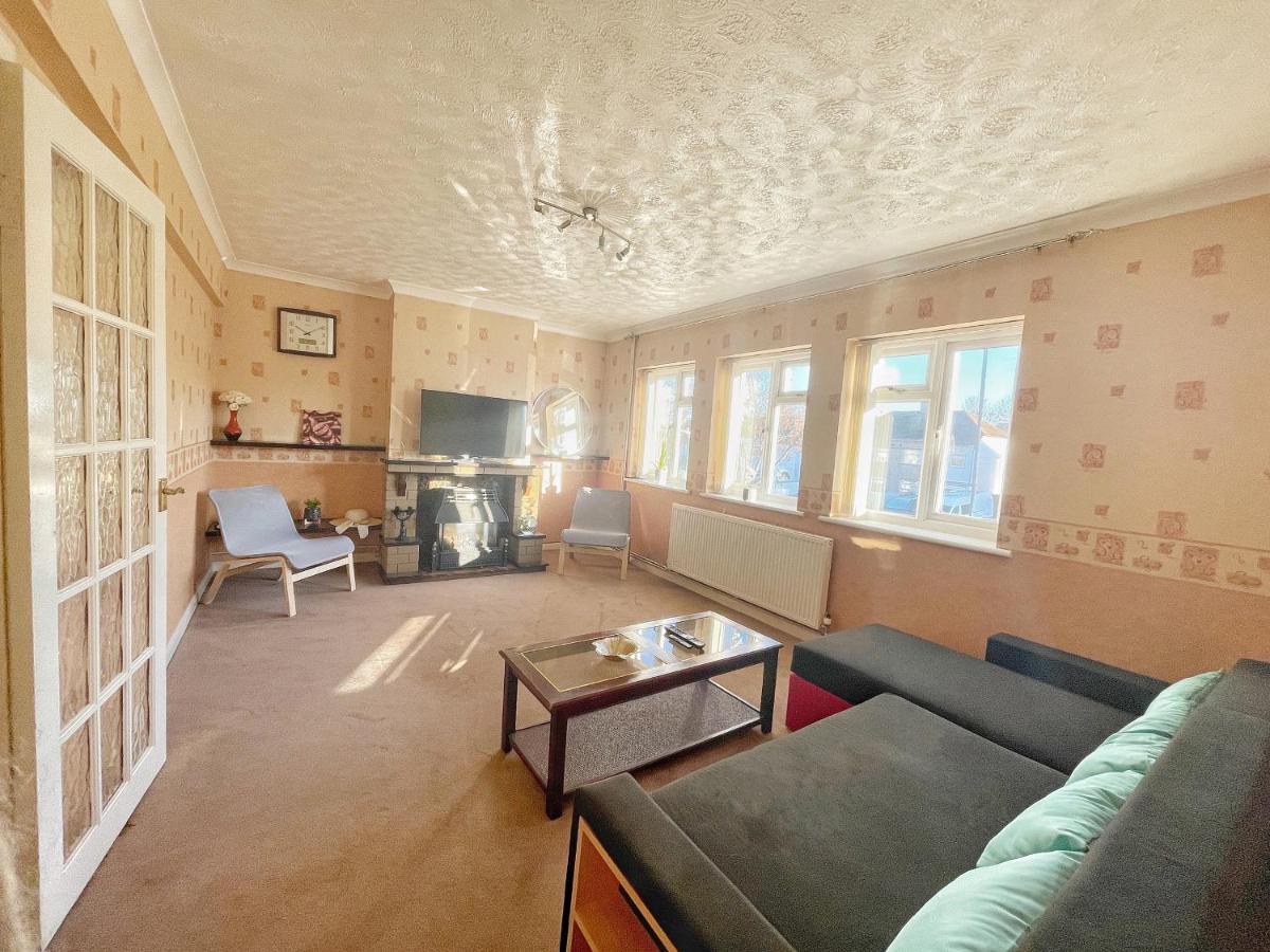 3 Bed Duplex Flat, Free Wifi & Netflix, Ideal For Contractors Apartment Gravesend Bagian luar foto