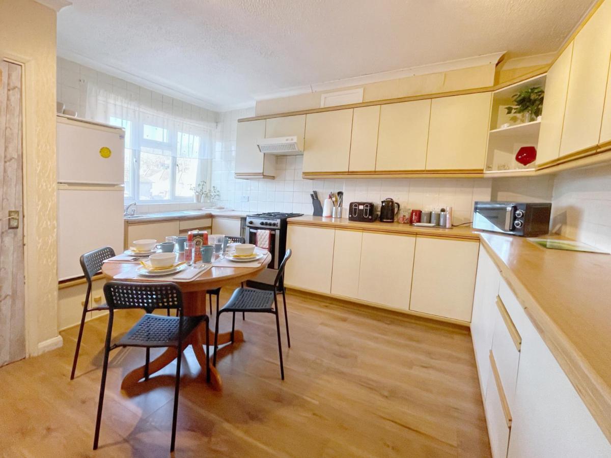 3 Bed Duplex Flat, Free Wifi & Netflix, Ideal For Contractors Apartment Gravesend Bagian luar foto